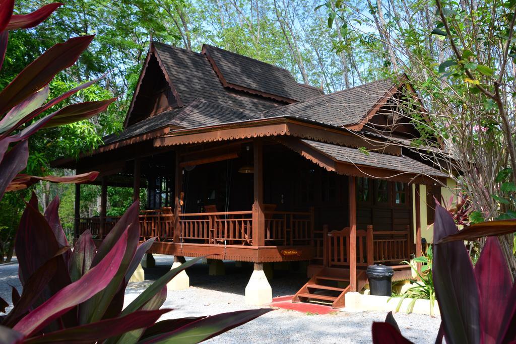 Sunset Valley Holiday Houses Padang Mat Sirat Exterior photo